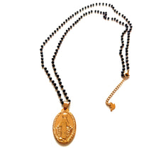 Cargar imagen en el visor de la galería, cadena-bolitas-cristal-medalla-virgen-milagrosa-bañada-oro-joyería - bisutería - religiosa - cristiana - católica - paloma - espíritu santo - Ocean Su