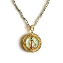 Cargar imagen en el visor de la galería, Cris - Virgen Milagrosa