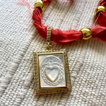 Cargar imagen en el visor de la galería, Clotilde - Sagrado Corazón