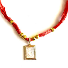 Cargar imagen en el visor de la galería, Clotilde - Sagrado Corazón