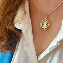 Cargar imagen en el visor de la galería, Cris - Virgen Milagrosa