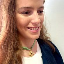 Cargar imagen en el visor de la galería, Daniela - Cruz