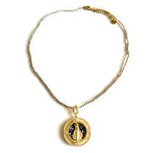 Cargar imagen en el visor de la galería, Cris - Virgen Milagrosa