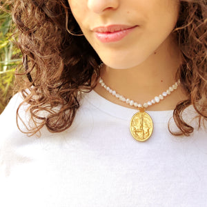 colgante-Virgen -Fatima-collar-perlas-medalla-dorada-joyería - bisutería - religiosa - cristiana - católica - paloma - espíritu santo - Ocean Su