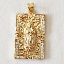 Cargar imagen en el visor de la galería, Medalla &quot;Virgen de Guadalupe&quot; -rectangular -acero - baño -oro- labrada -Virgen -relieve - marco - brillantes-joyería - bisutería - religiosa - cristiana -católica - paloma - Espíritu Santo - Ocean Su