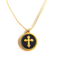 Cargar imagen en el visor de la galería, colgante-cruz-dorada-medalla-nacar-negra-hilo-seda-joyería-bisutería-religiosa-cristiana-católica-paloma-espíritu santo-Ocean Su