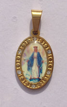 Cargar imagen en el visor de la galería, Medalla &quot;Virgen La Milagrosa &quot; -ovalada - chapada - oro- imagen -virgen -esmaltada - brillantitos - joyería - bisutería - religiosa - cristiana - católica - paloma - espíritu santo - Ocean Su